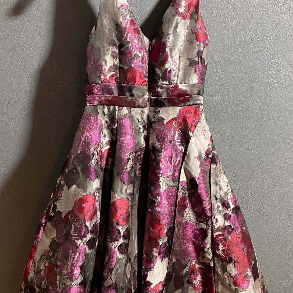 White House Black Market metallic silver and pink sleeveless dress, lined, sz 0